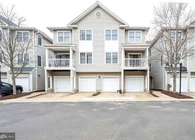 Rent a 2 Bedroom Condo in the Gates of Fair Lakes Community