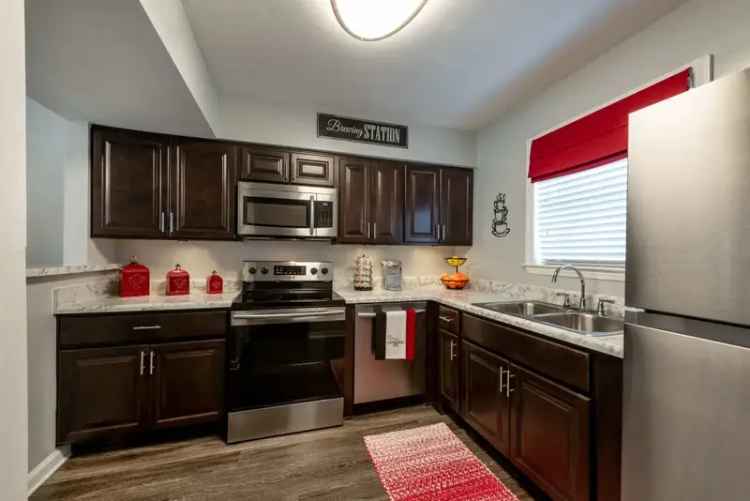 Rent Spacious Townhouse Apartments in Apex NC with Great Amenities