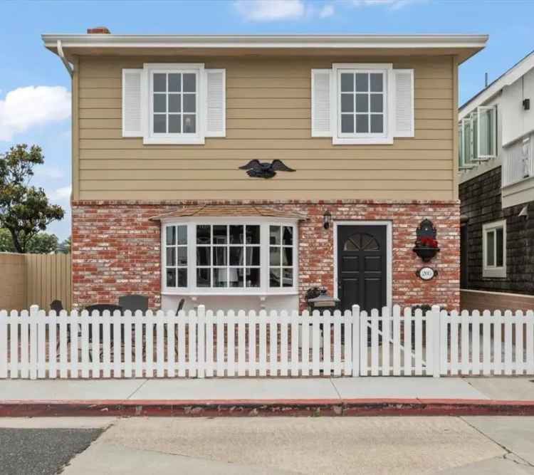 House For Sale in 205, 40th Street, Newport Beach, California