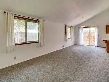 Rent Duplex in SW Redmond with 2 Beds 1.5 Baths and New HVAC