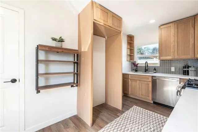 House For Sale in Signal Hill, California