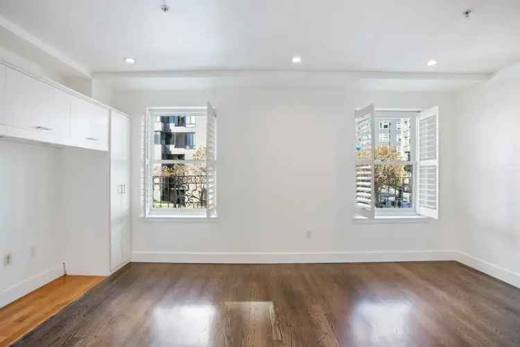 Studio Apartment for Rent in San Francisco with Chef's Kitchen and Storage