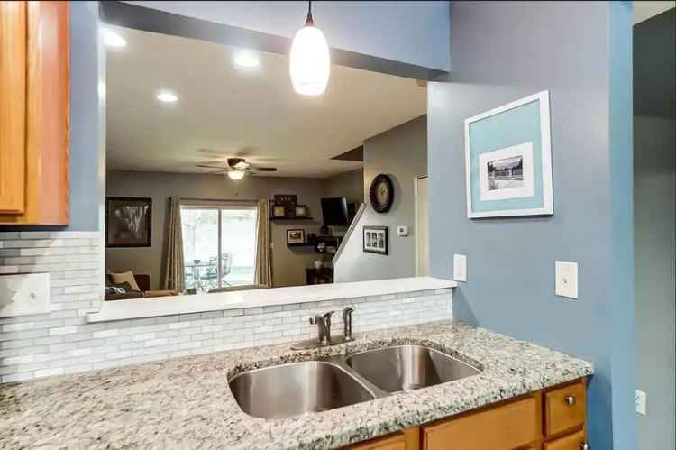 Rent 2 Bed Townhome in Mason OH with Pool and Modern Features