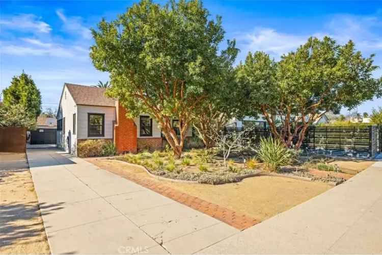 Luxury Auction Vintage House in Mar Vista with Pool and Landscaping