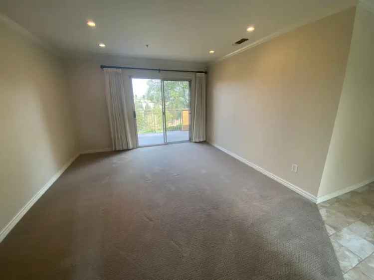 Rent Apartment Unit in Siena Hills with Canyon Lakes Golf Course Views