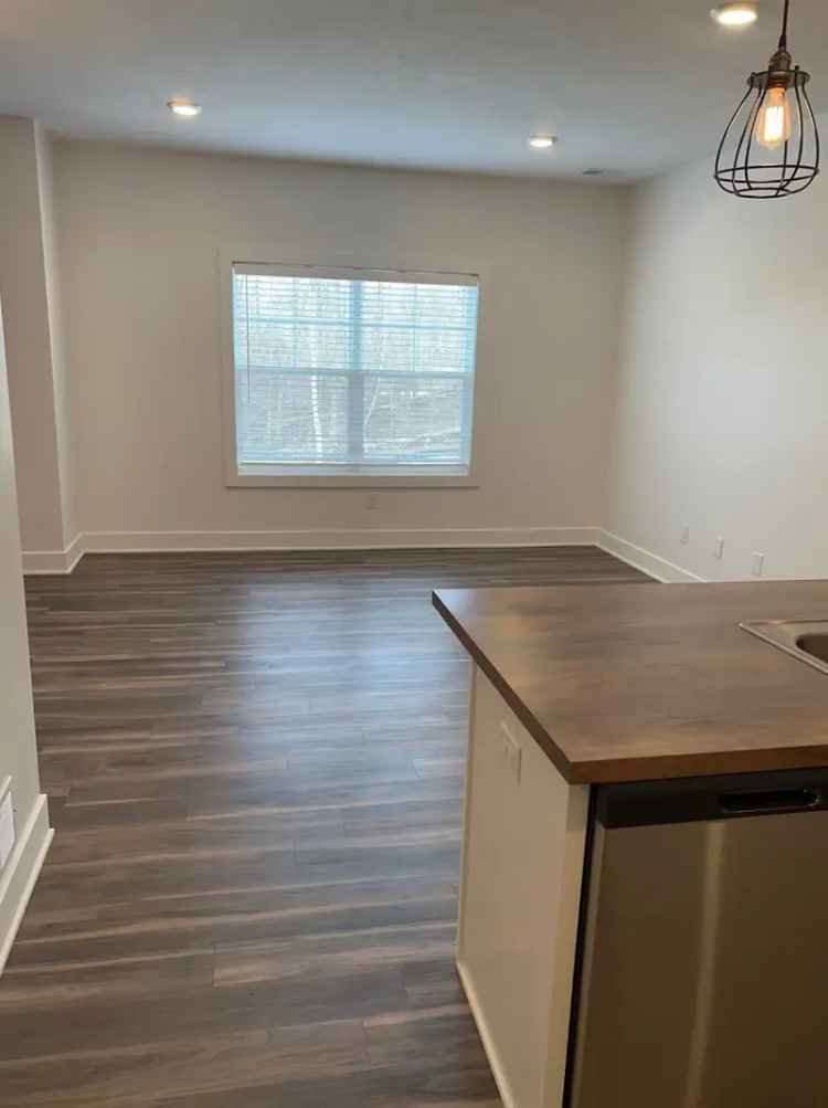 Rent Three Bedroom Apartments in Rivertown Park with Great Amenities