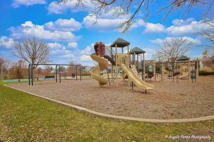 Rent Apartment Unit in Grayslake School District with Vaulted Ceilings