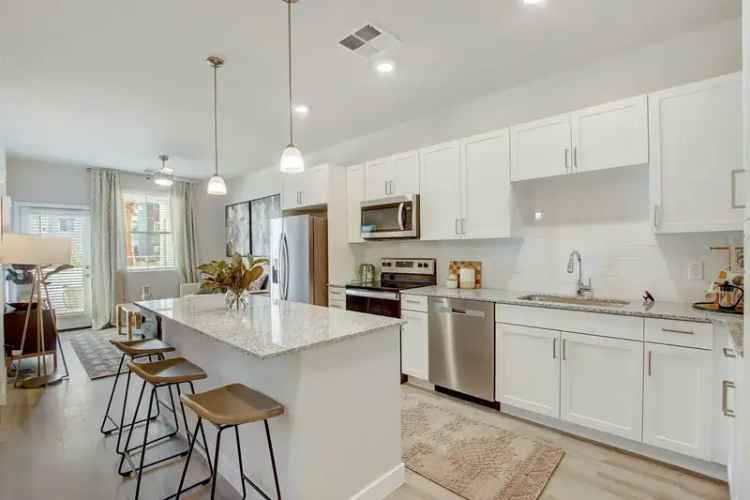 Rent Contemporary Apartments in Phoenix with High-End Amenities