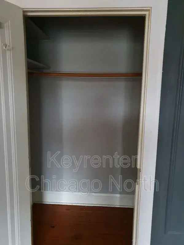 Studio Apartment for Rent in Evanston with Convenient Features