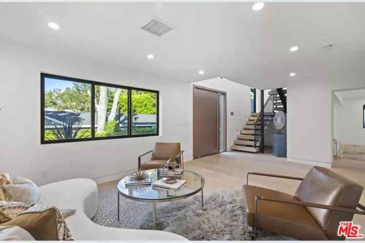 Rent Exquisite House in Hollywood Hills with Five Bedrooms and Pool Oasis