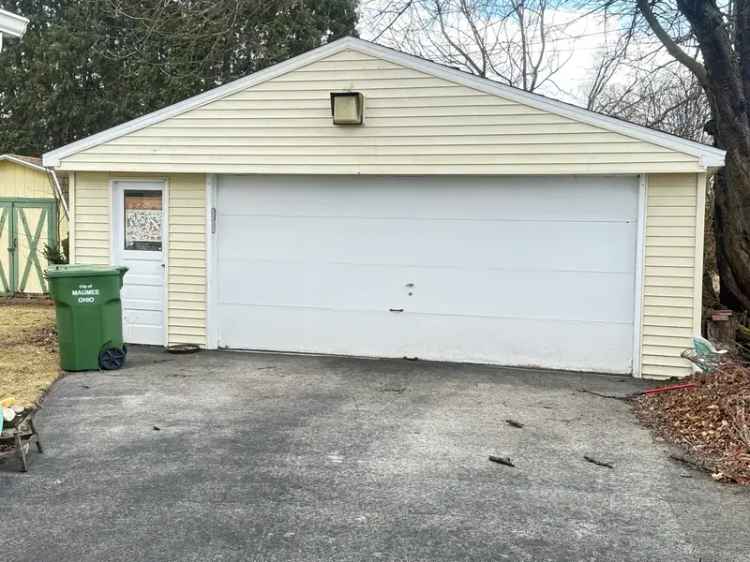 Ranch House for Rent in Maumee with 3 Bedrooms and Garage