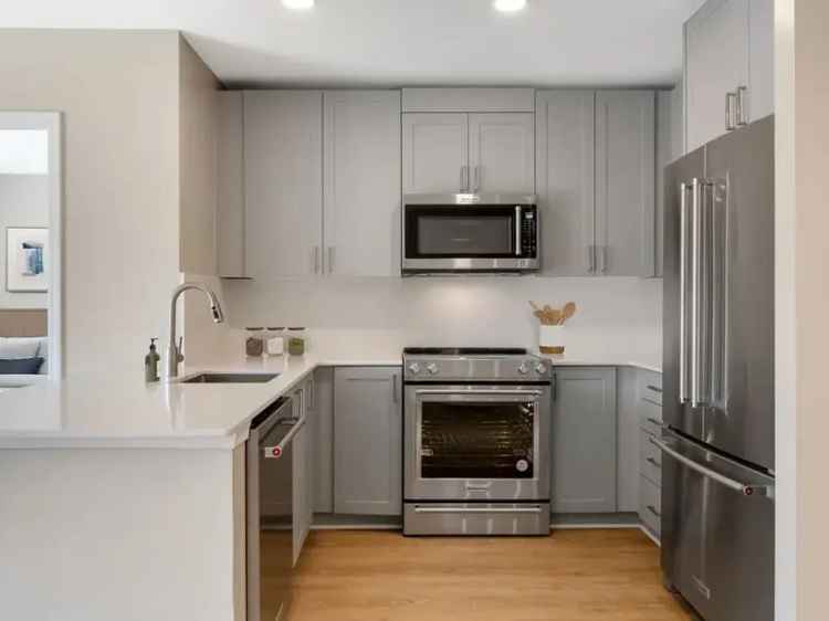 Rent Apartments at Avalon Clarendon with Modern Amenities in Clarendon