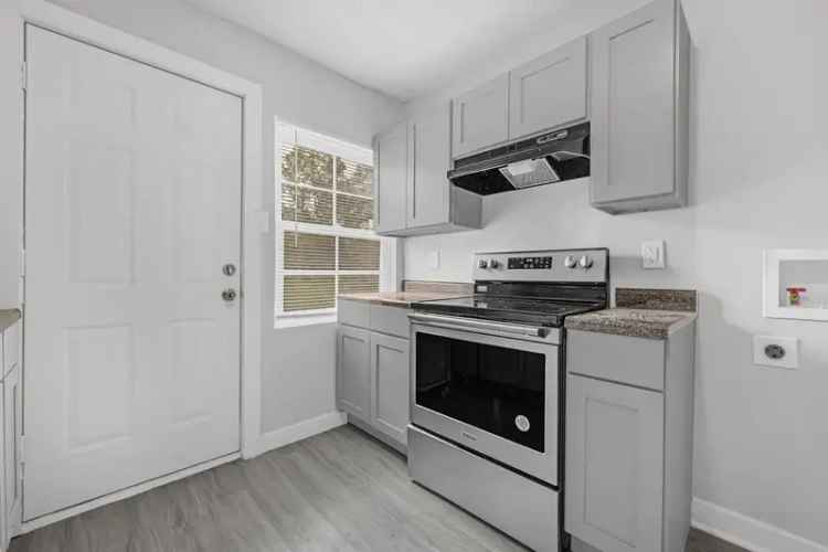 Rent 1 Bedroom Apartments in Beautiful Newly Renovated Townhomes