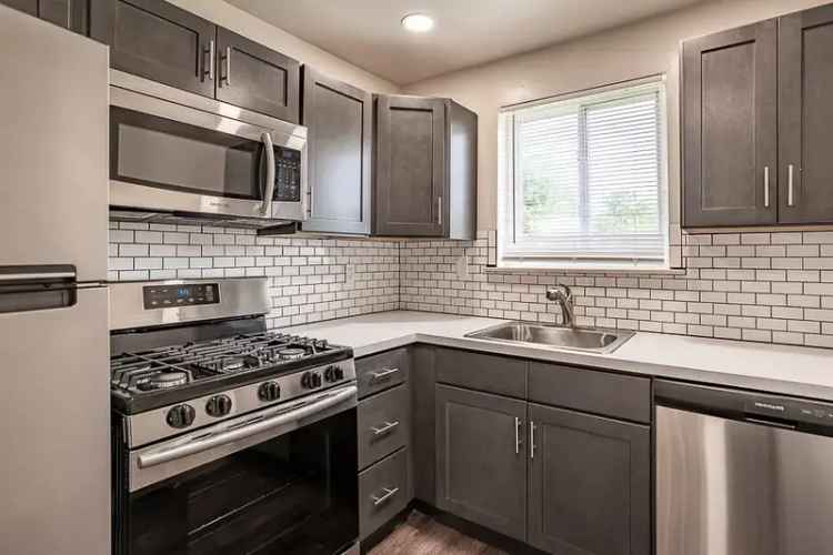 Rent Apartments in Manheim Township with Spacious Rooms and Great Amenities