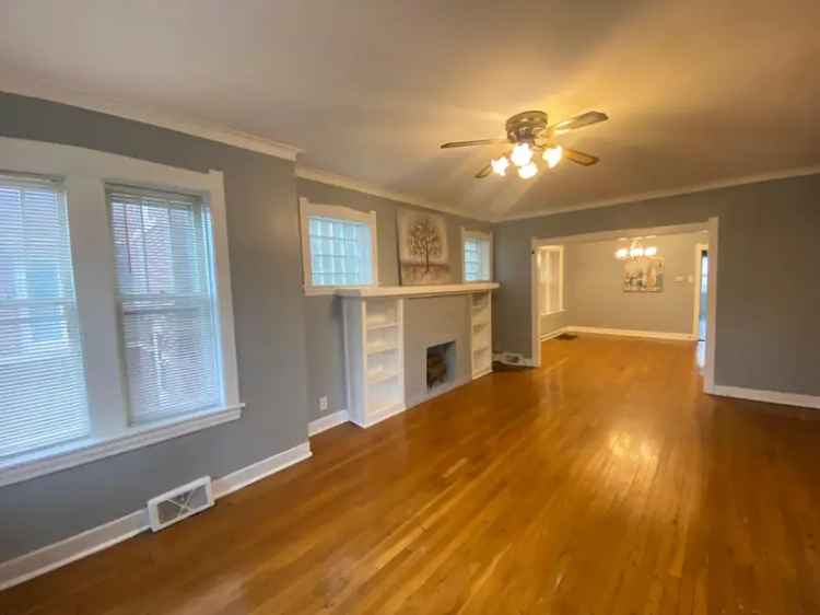 Rent 2 Bedroom Apartment in Portage Park with Modern Amenities