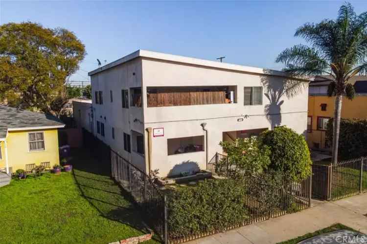 Rent quadruplex in Long Beach with multiple large units and garages