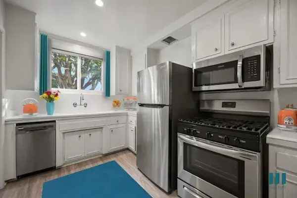 Rent Apartments in Brentwood with Pool and Covered Parking