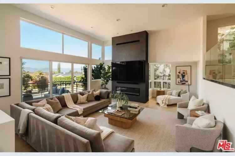 House For Sale in 13866, Valley Vista Boulevard, Los Angeles, California