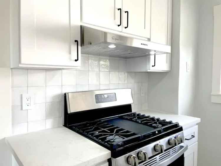 Rent Modern 1 Bedroom Apartment in Temescal with Parking and Storage