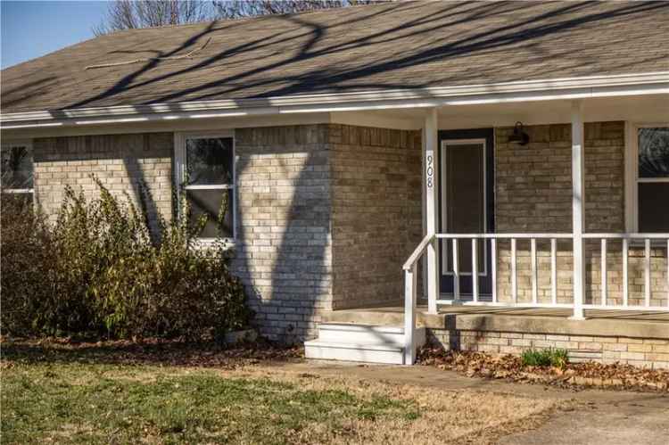 House For Sale in 908, South Maple Street, Siloam Springs, Arkansas