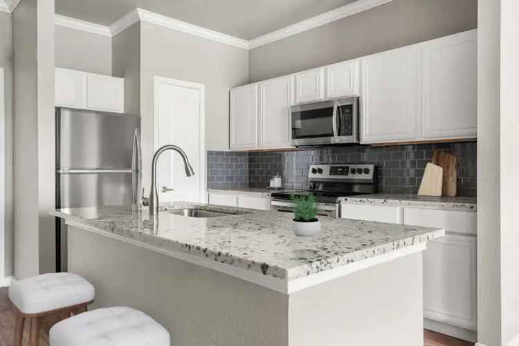 Rent Lakefront Apartments in Irving Texas with Luxury Upgrades