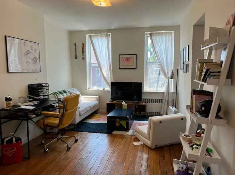 Rent Apartment in Ridgewood with Outdoor Space and Pet Friendly Features