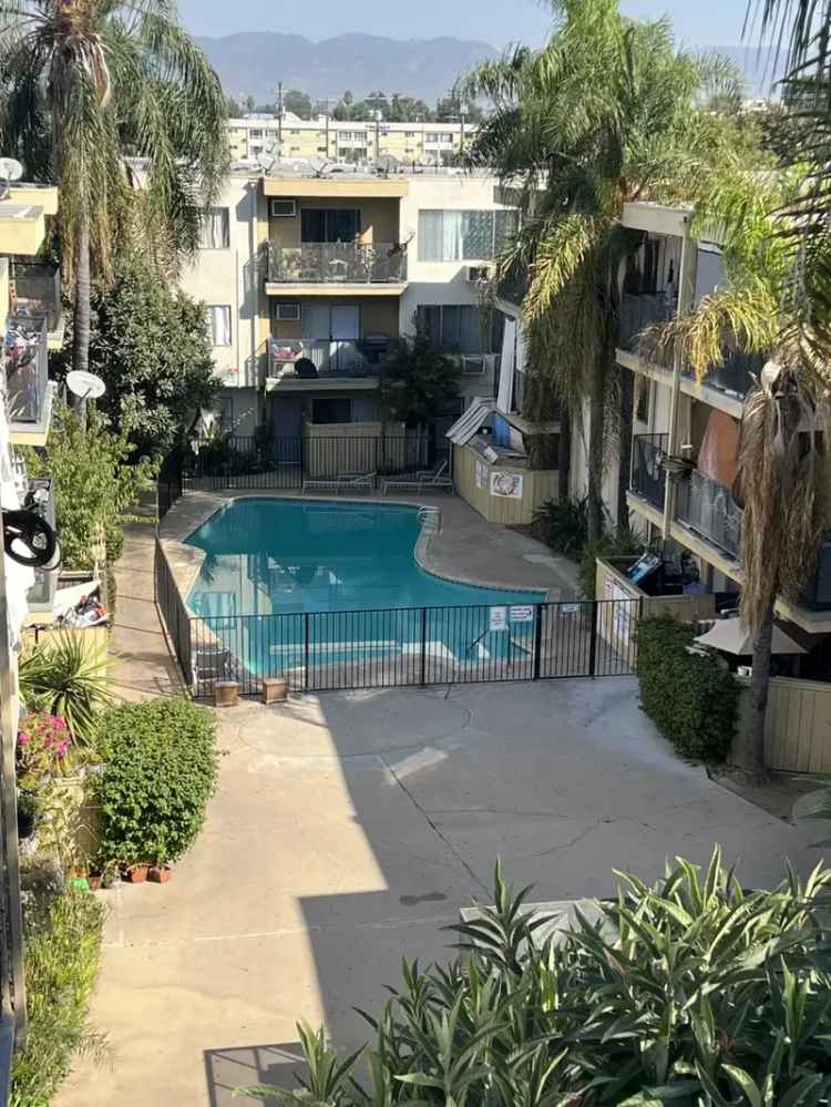 Rent Apartments in Gated Community near Sherman Way and Van Nuys Blvd