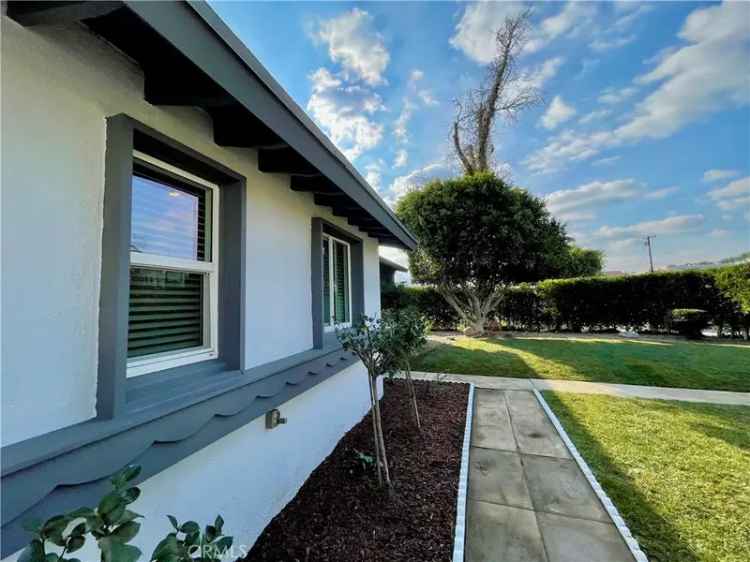 House For Sale in 14928, Burton Street, Los Angeles, California