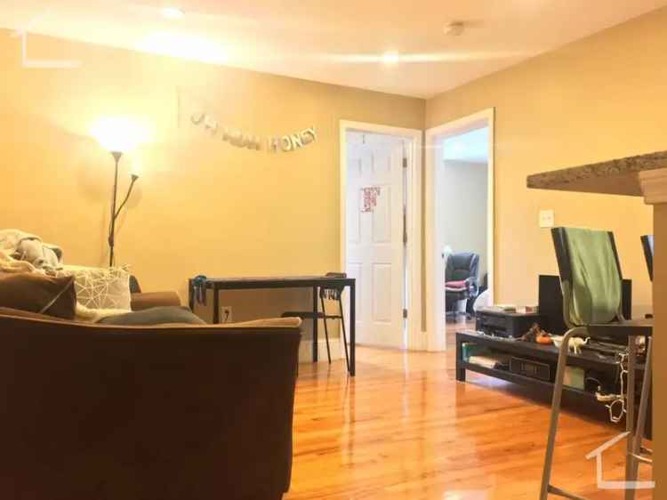 Rent Beautifully Renovated Apartment Unit in Brookline Near BU