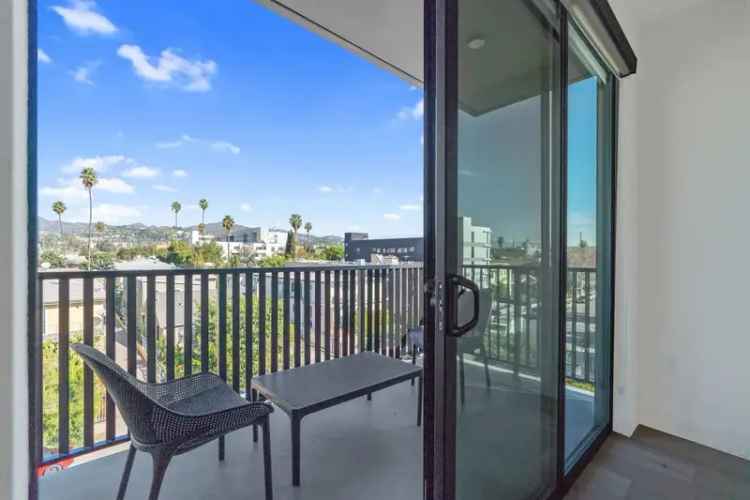 Rent Apartments in Los Angeles with Co-Living Units and Rooftop Patio