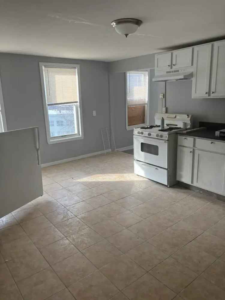 Rent Apartment Unit with Modern Finishes and Spacious Layout