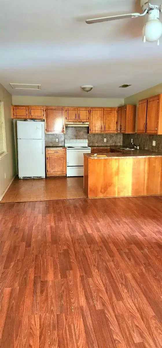 Rent Apartment Unit in Prime Location with Elegant Wood Interiors