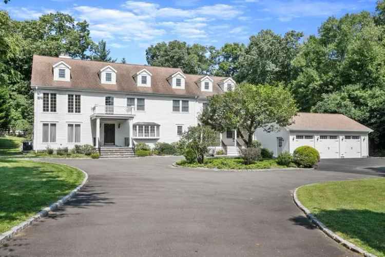 Luxury Buy House with Garden in Chestnut Hill