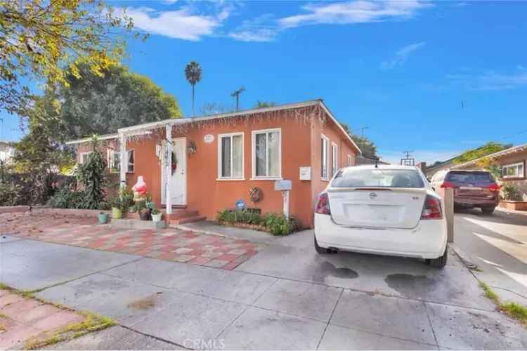 Buy duplex in Long Beach CA with 4 bedrooms and modern features