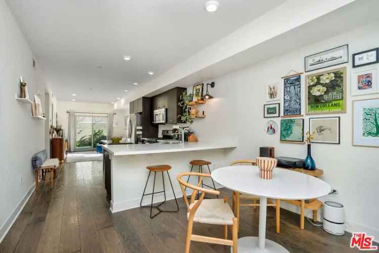 House For Sale in 2970, Ripple Place, Los Angeles, California