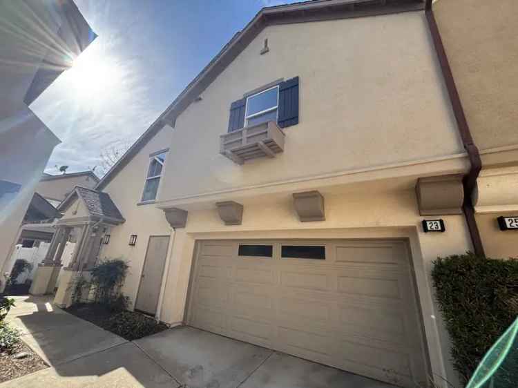 Rent Townhouse with Stunning Views and Ultimate Privacy in Irvine