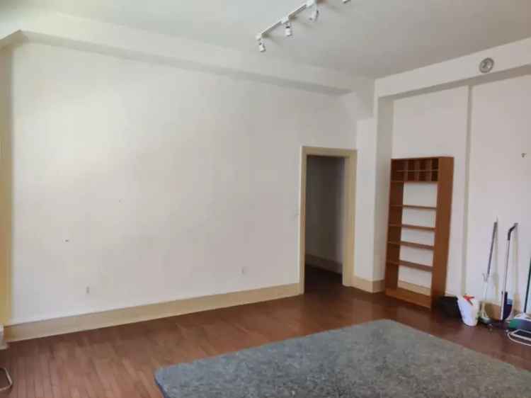 Rent One Bedroom Apartment in Safe Neighborhood Close to Everything