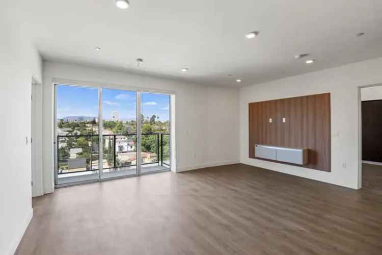 Rent Two Bedroom Apartment in Los Angeles with Gorgeous Views