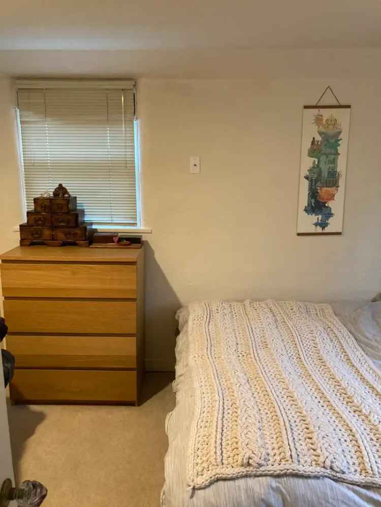 Rent Apartment Unit in Ballard with Separate Entrance and Amenities