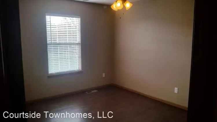 Rent 3 Bedroom Townhome with Modern Features Near Amenities