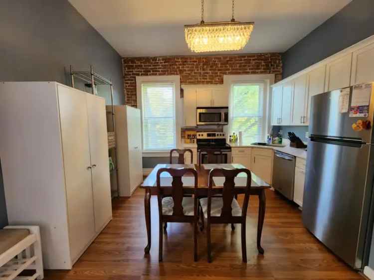 Rent Apartment Unit 2 Bedroom Duplex in Original Highlands Neighborhood