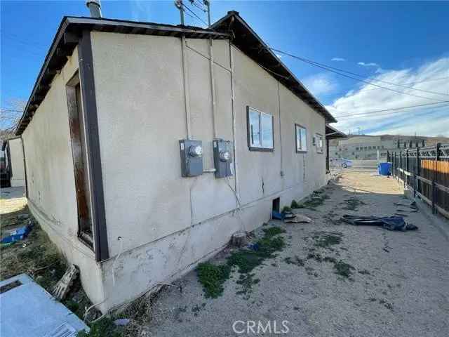 House For Sale in 405, North 3rd Avenue, Barstow, California