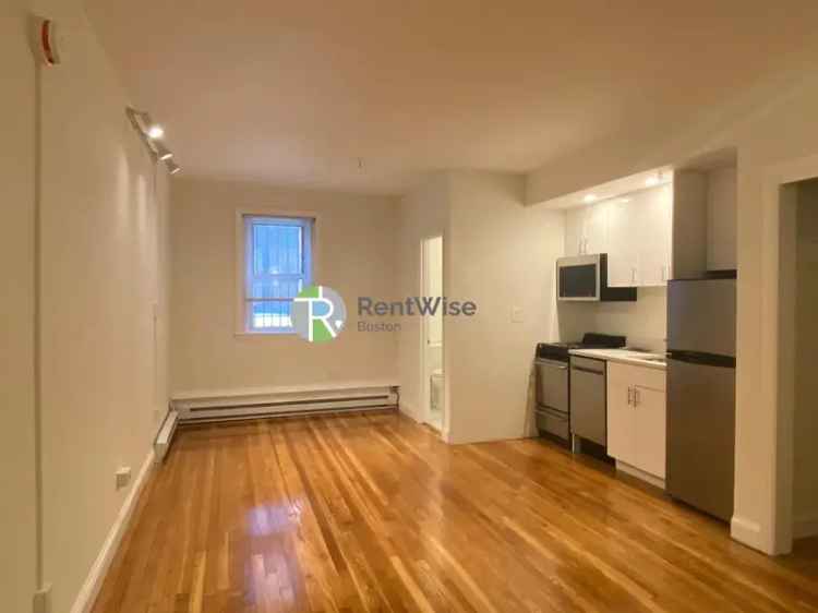 Rent Apartment Unit in Back Bay with 1 Bedroom and 1 Bath