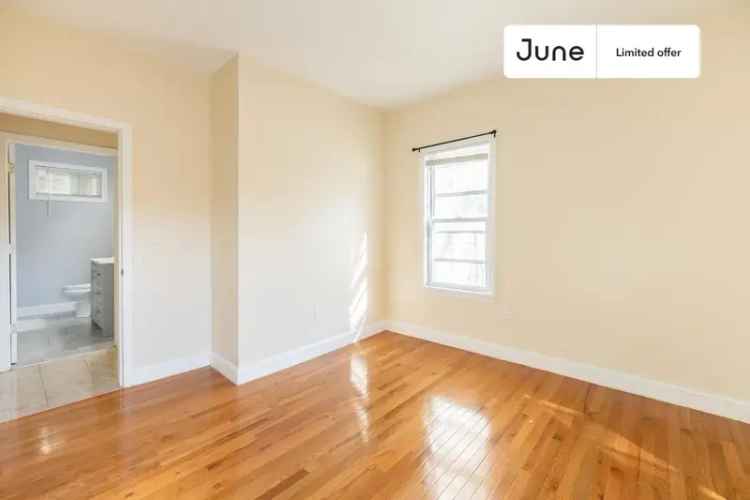 Rent Queen Bedroom in Furnished Apartment in Somerville with Amenities