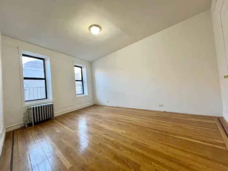 Rent Spacious One Bedroom Apartment Near Montefiore with Elevator and Laundry