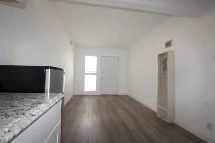 Rent Bachelor Apartment Unit Near Venice Beach and Santa Monica