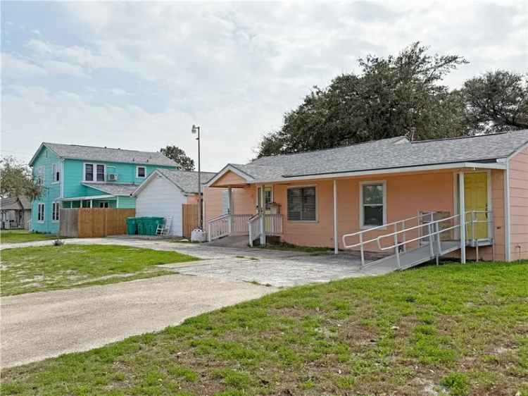 Investor special buy 4 plex apartment and single family home in Aransas Pass