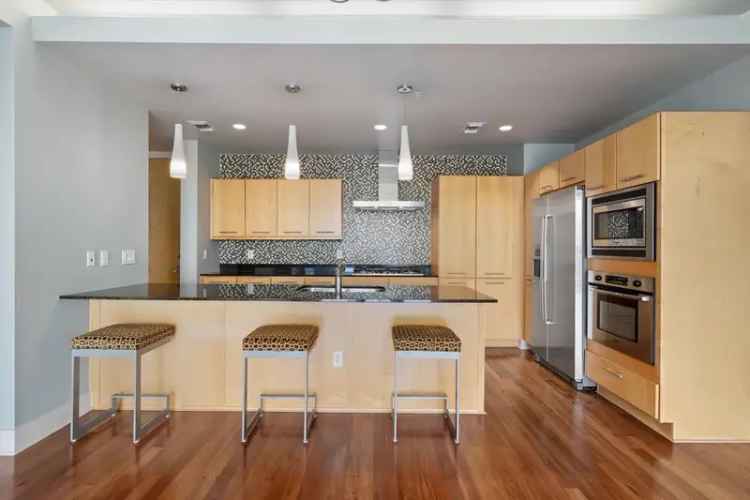 Rent 1 Bedroom Condo in South Austin with Modern Amenities