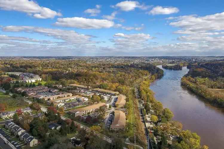 Rent Apartments in Montgomery County with Golf Course Views