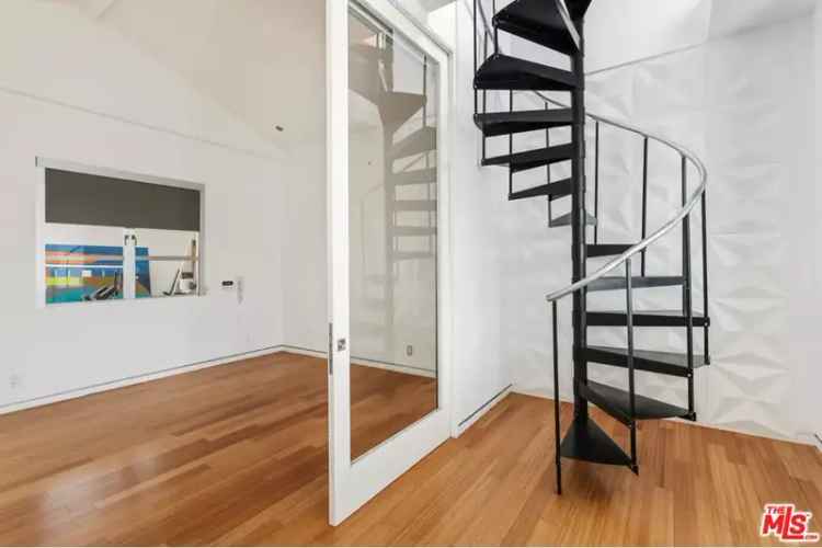 Buy Duplex in Venice with Iconic Bauhaus Style and Unique Features